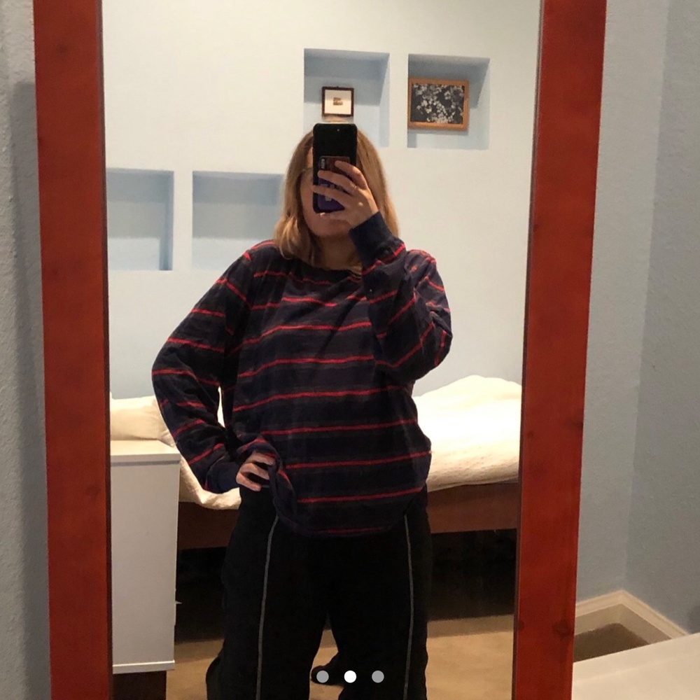 Striped Crop Top - Picture 2 of 3